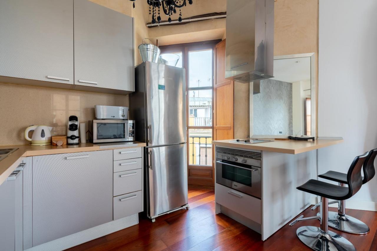 Cathedral Apartment, Upper Floor Apartment Sevilla Bagian luar foto