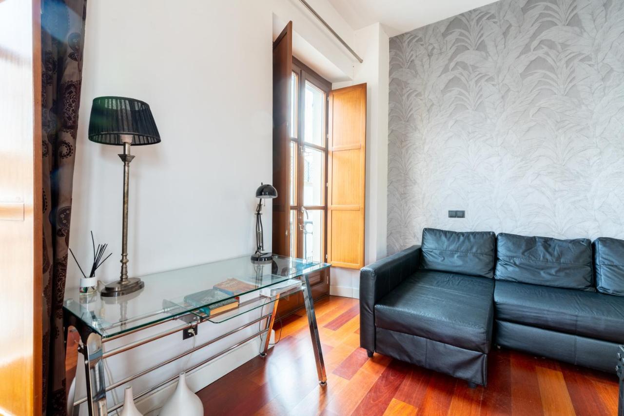 Cathedral Apartment, Upper Floor Apartment Sevilla Bagian luar foto