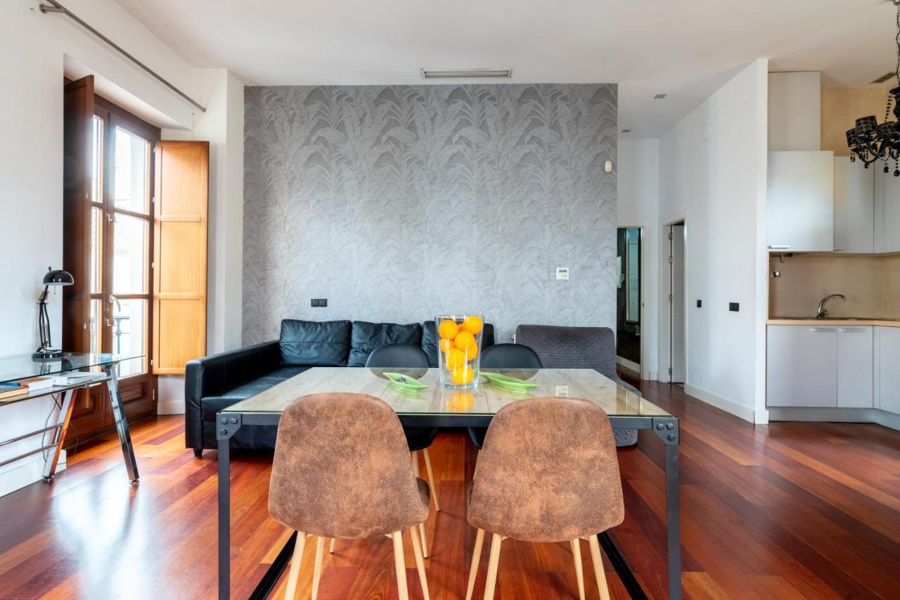 Cathedral Apartment, Upper Floor Apartment Sevilla Bagian luar foto