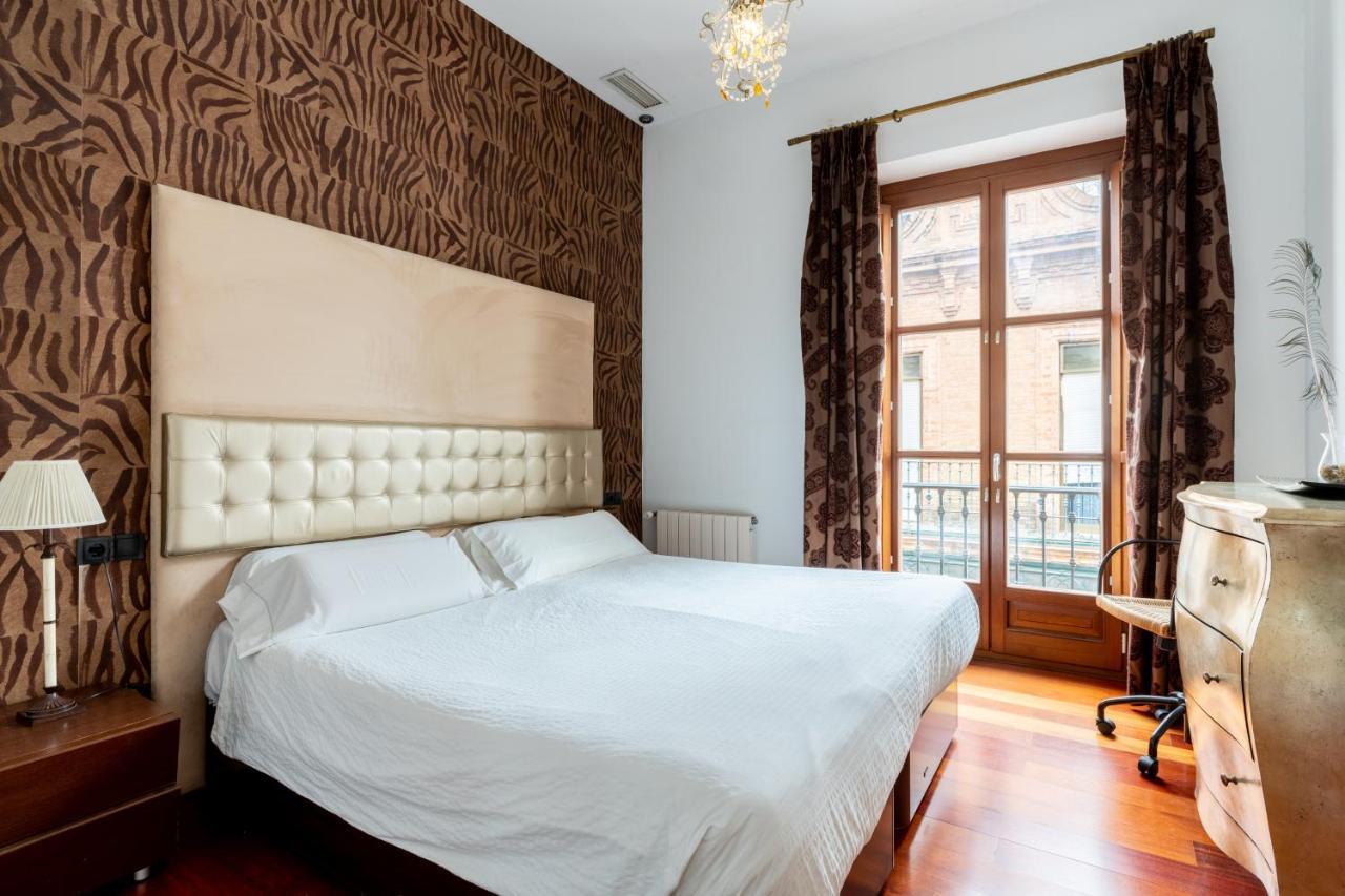 Cathedral Apartment, Upper Floor Apartment Sevilla Bagian luar foto