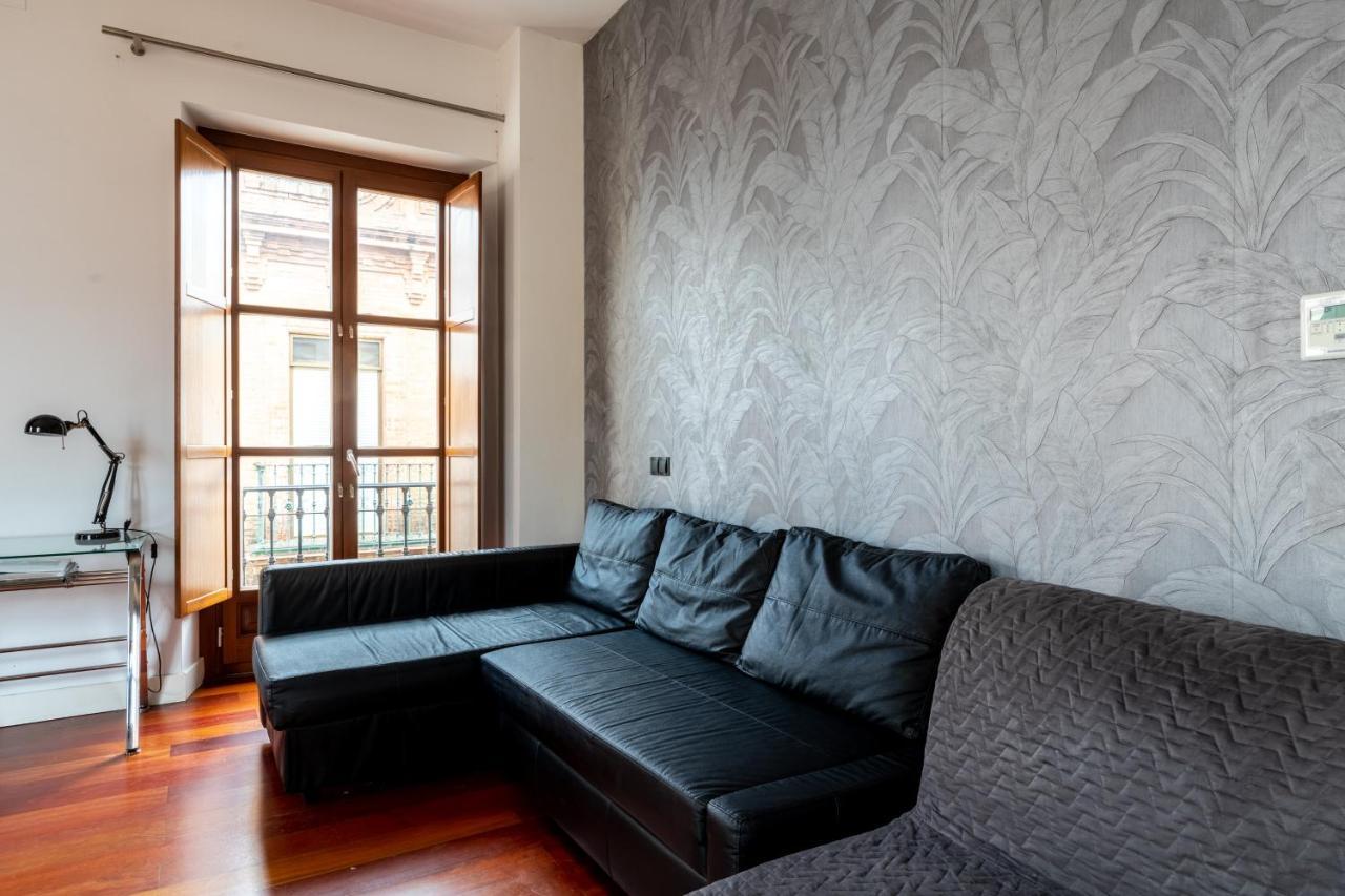 Cathedral Apartment, Upper Floor Apartment Sevilla Bagian luar foto