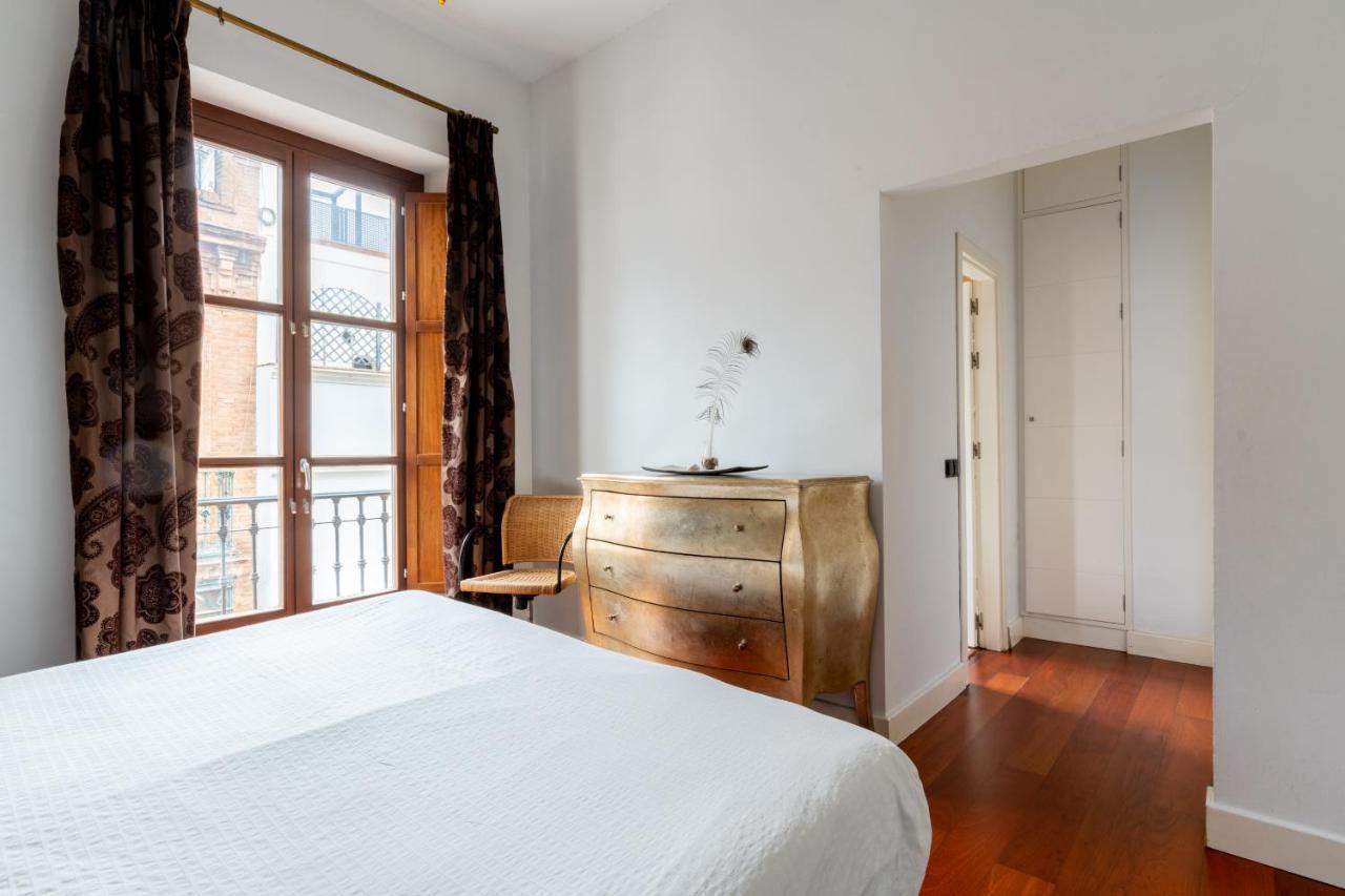 Cathedral Apartment, Upper Floor Apartment Sevilla Bagian luar foto