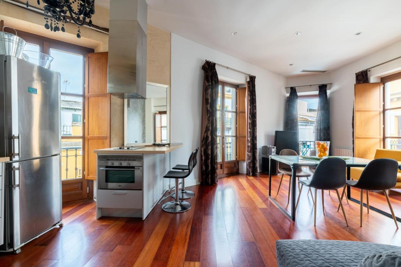 Cathedral Apartment, Upper Floor Apartment Sevilla Bagian luar foto