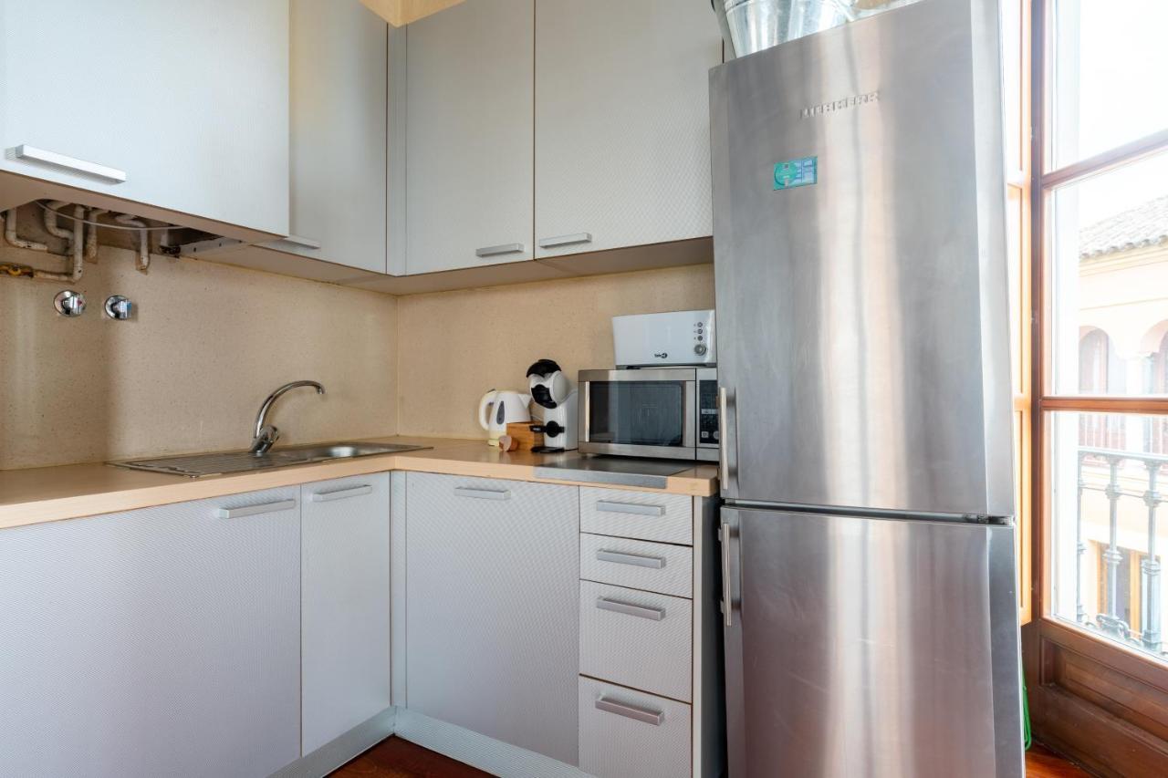 Cathedral Apartment, Upper Floor Apartment Sevilla Bagian luar foto