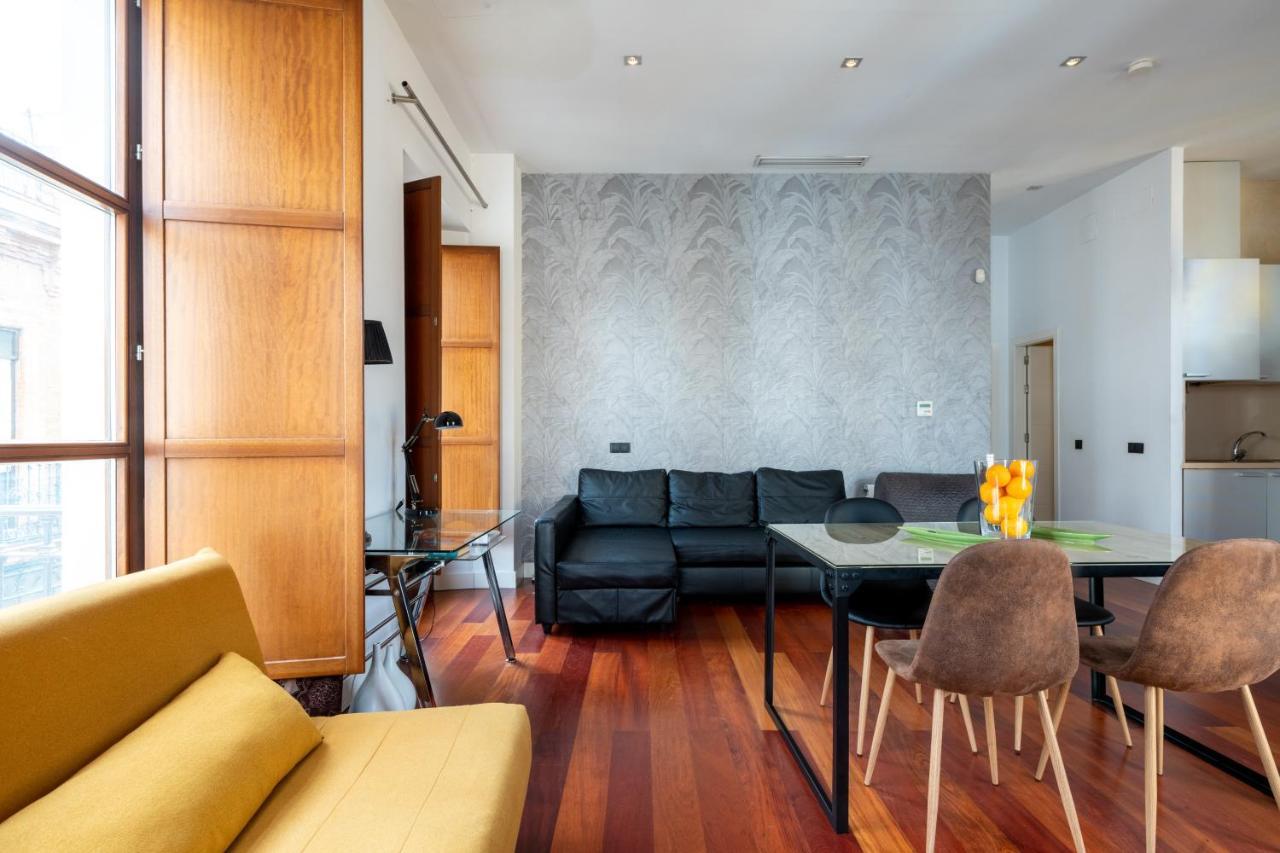 Cathedral Apartment, Upper Floor Apartment Sevilla Bagian luar foto