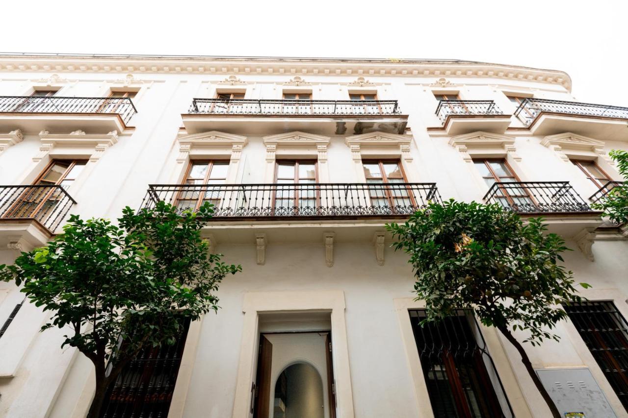 Cathedral Apartment, Upper Floor Apartment Sevilla Bagian luar foto