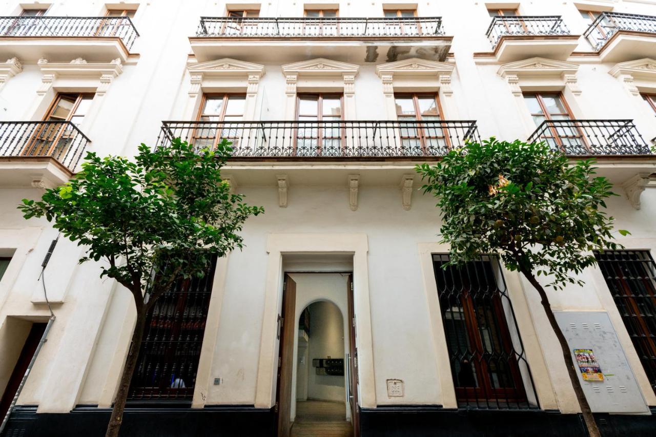 Cathedral Apartment, Upper Floor Apartment Sevilla Bagian luar foto
