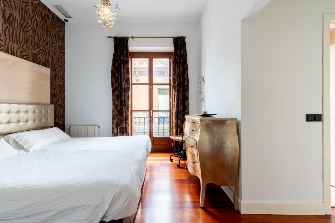 Cathedral Apartment, Upper Floor Apartment Sevilla Bagian luar foto