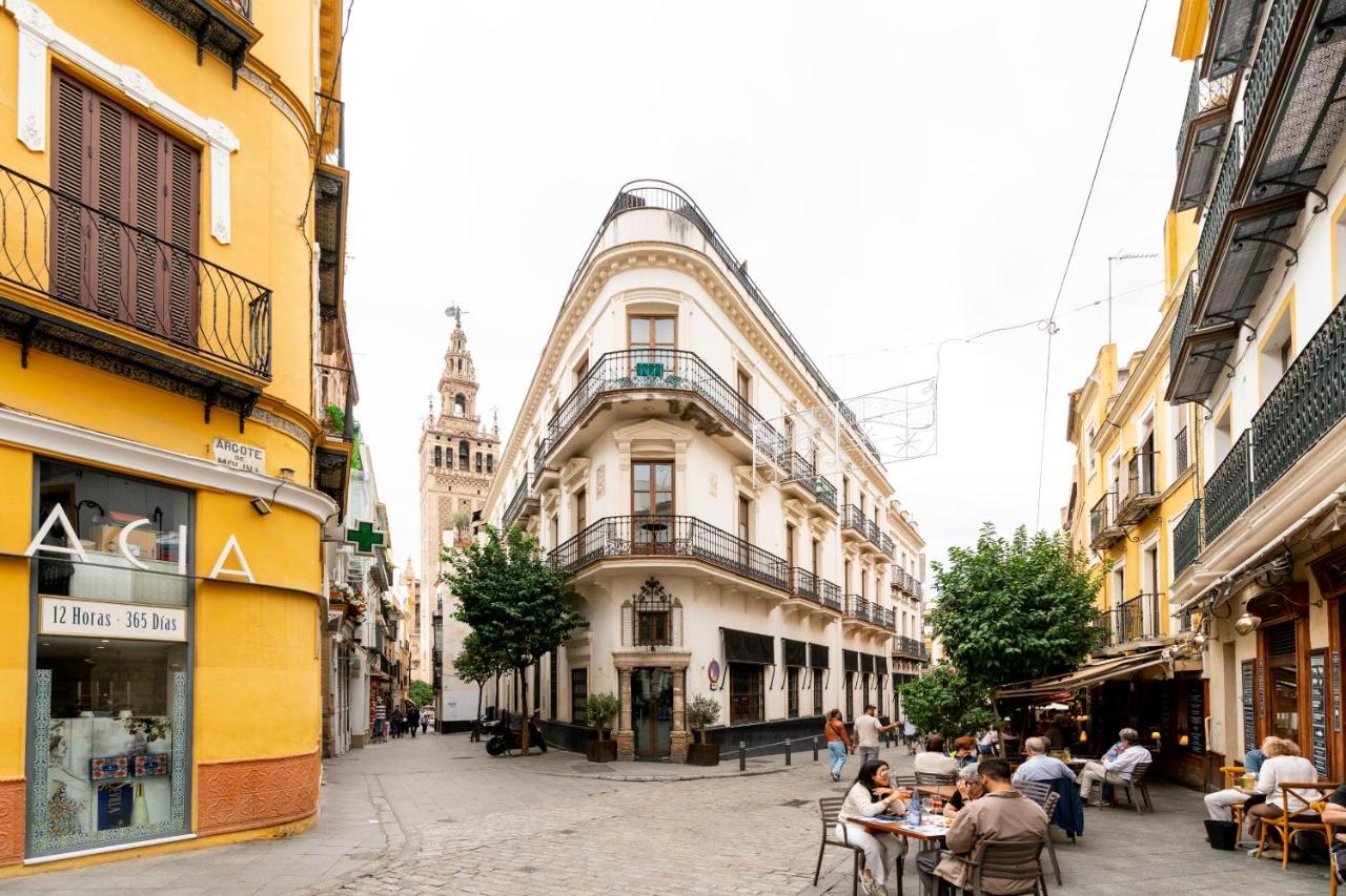 Cathedral Apartment, Upper Floor Apartment Sevilla Bagian luar foto