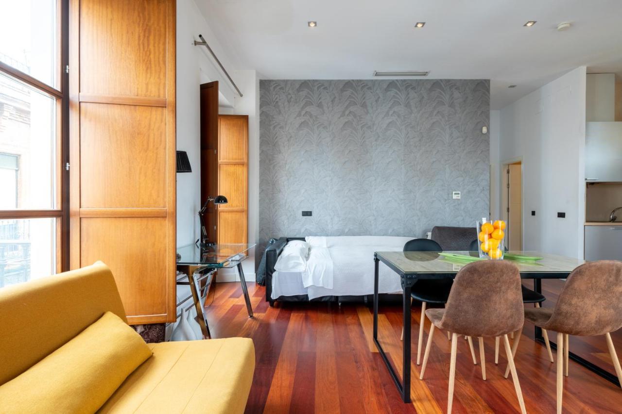 Cathedral Apartment, Upper Floor Apartment Sevilla Bagian luar foto
