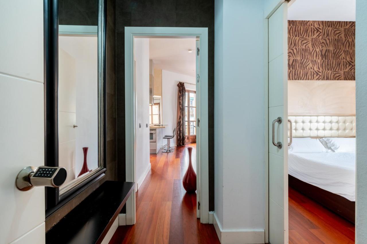 Cathedral Apartment, Upper Floor Apartment Sevilla Bagian luar foto