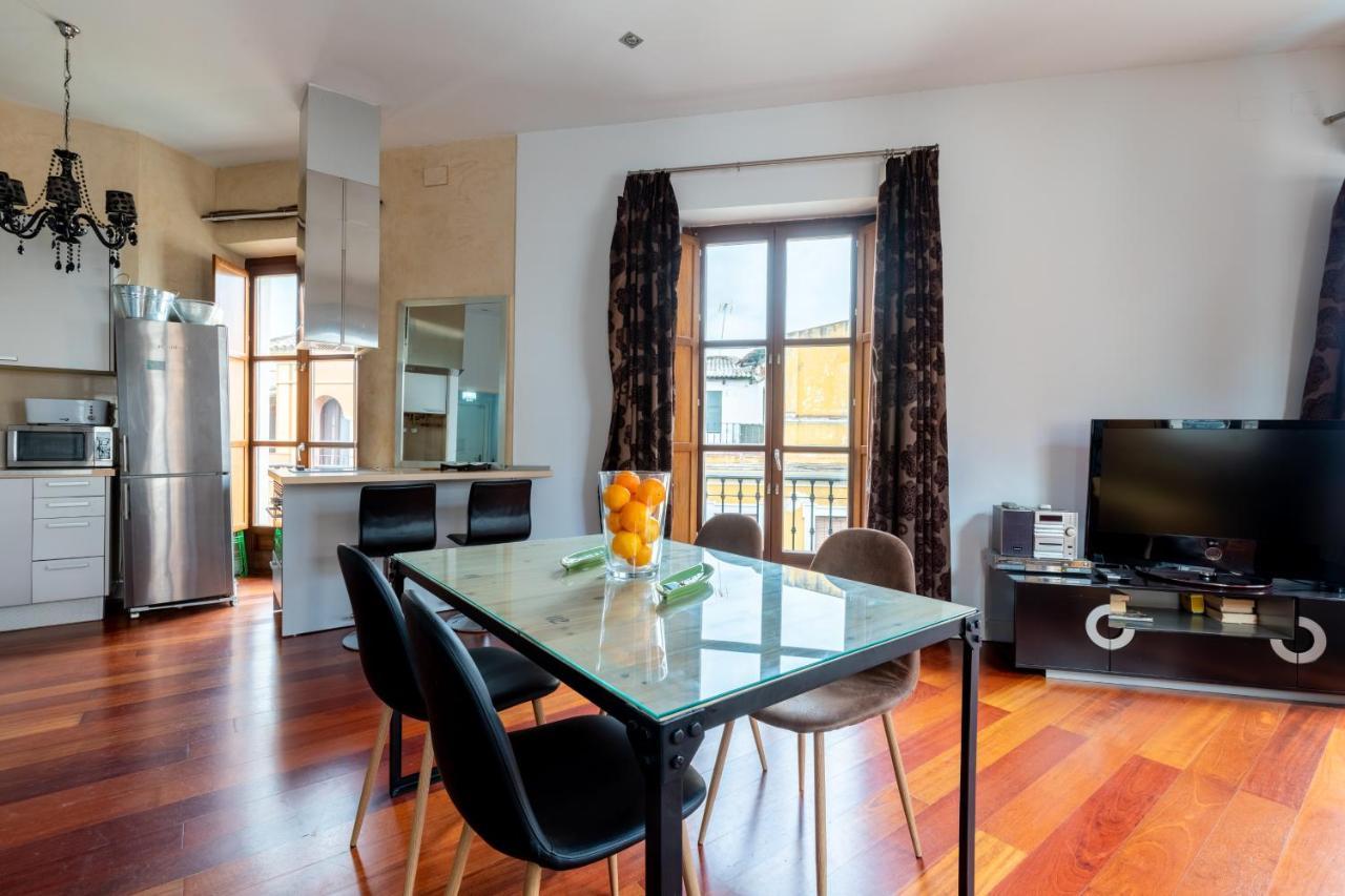 Cathedral Apartment, Upper Floor Apartment Sevilla Bagian luar foto