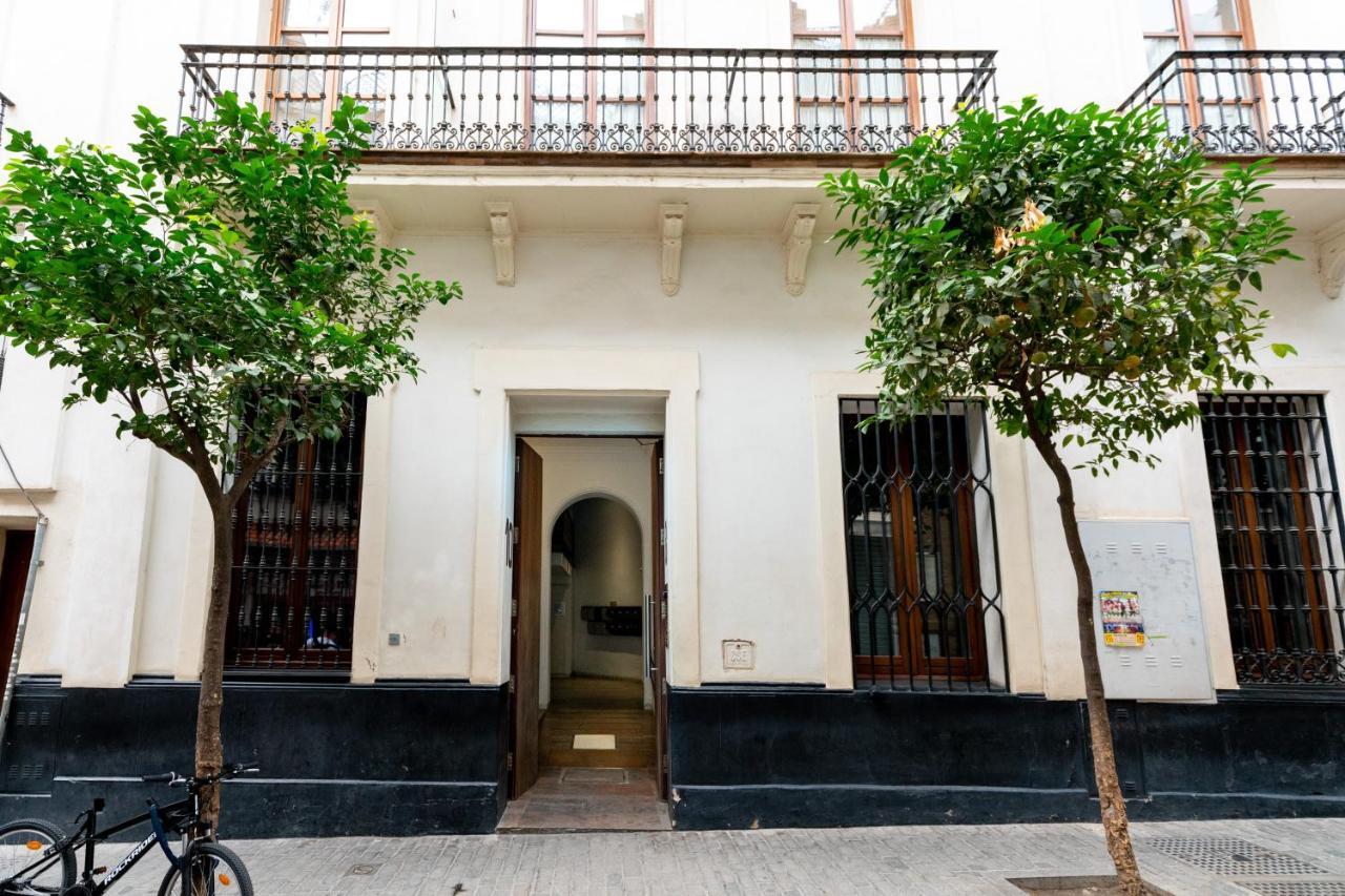 Cathedral Apartment, Upper Floor Apartment Sevilla Bagian luar foto