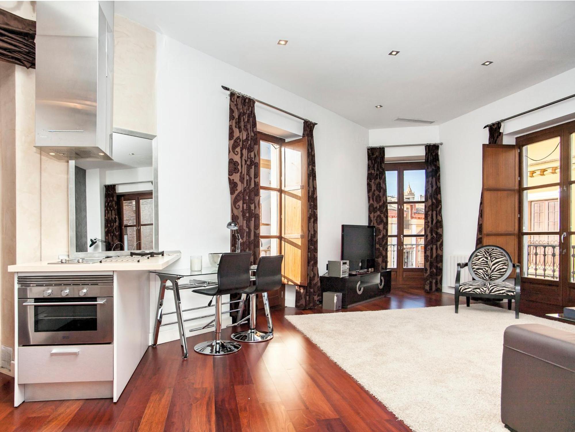 Cathedral Apartment, Upper Floor Apartment Sevilla Bagian luar foto