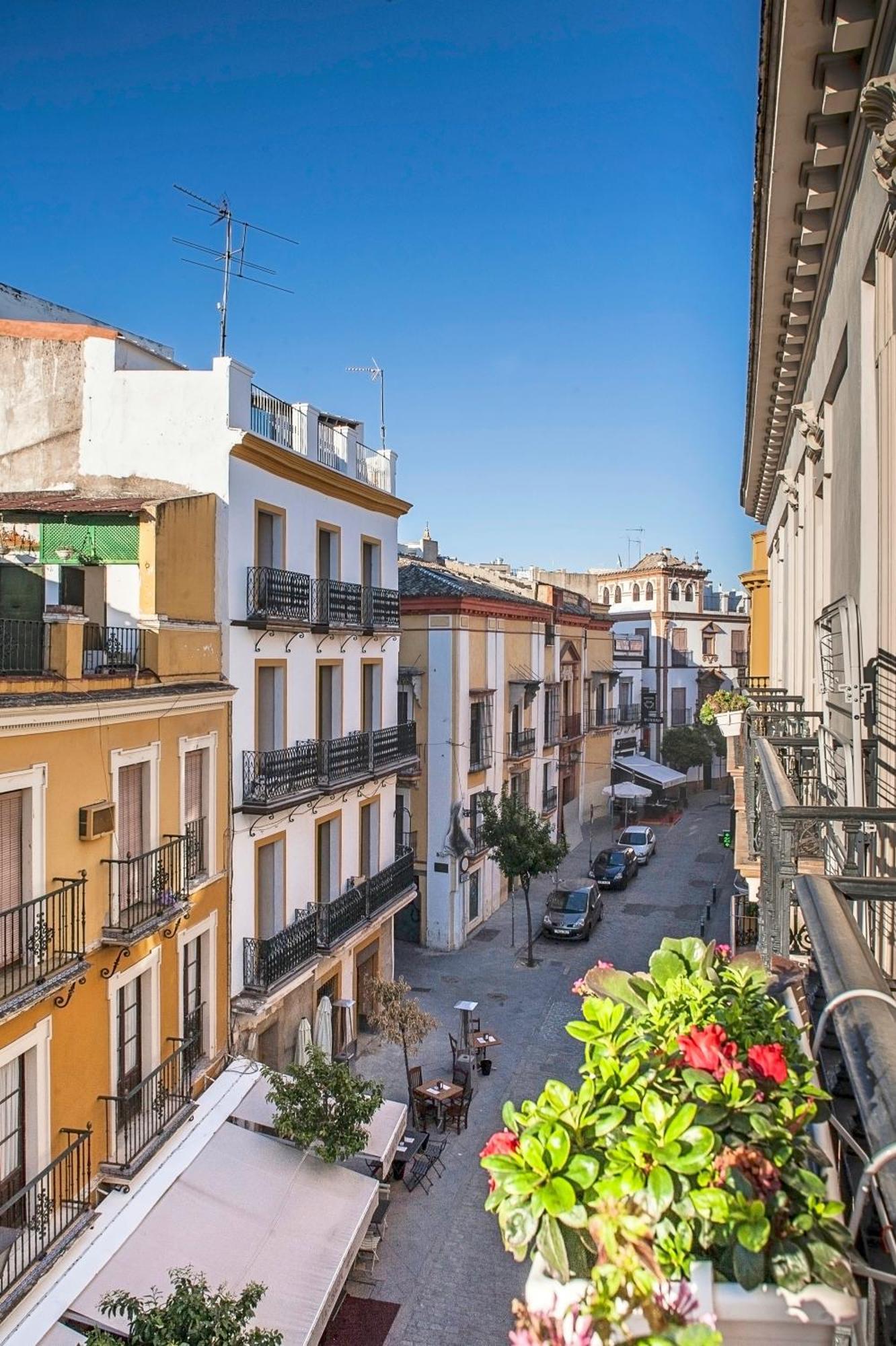 Cathedral Apartment, Upper Floor Apartment Sevilla Bagian luar foto
