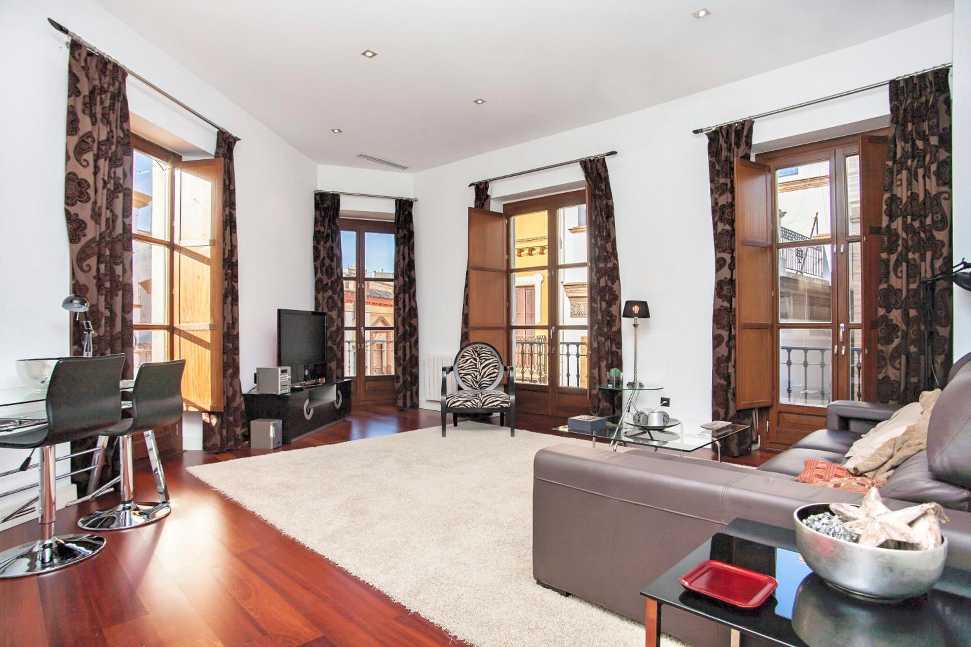 Cathedral Apartment, Upper Floor Apartment Sevilla Bagian luar foto