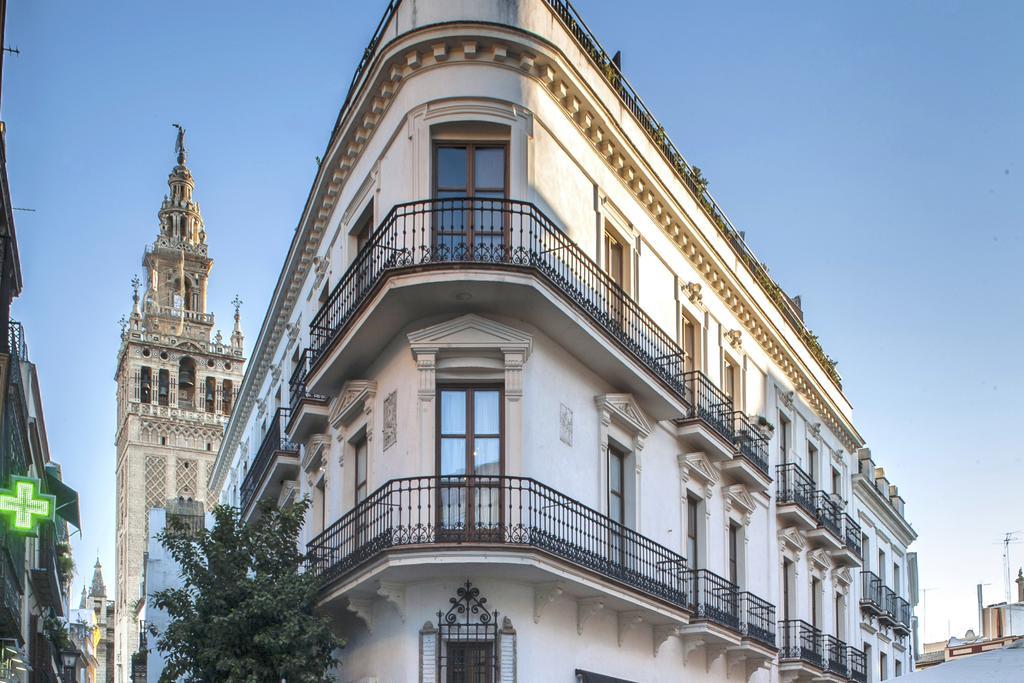 Cathedral Apartment, Upper Floor Apartment Sevilla Bagian luar foto